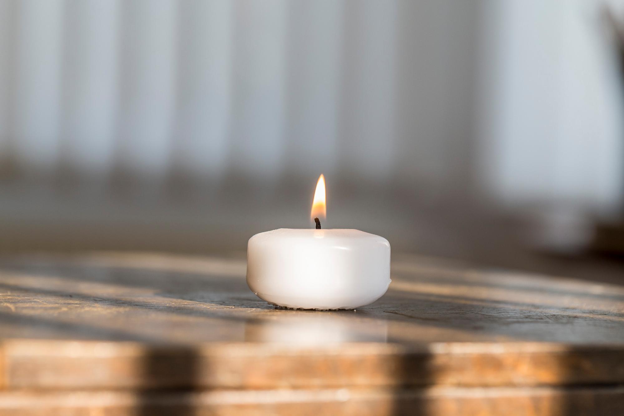 Eine Kerze im Krematorium Südbaden